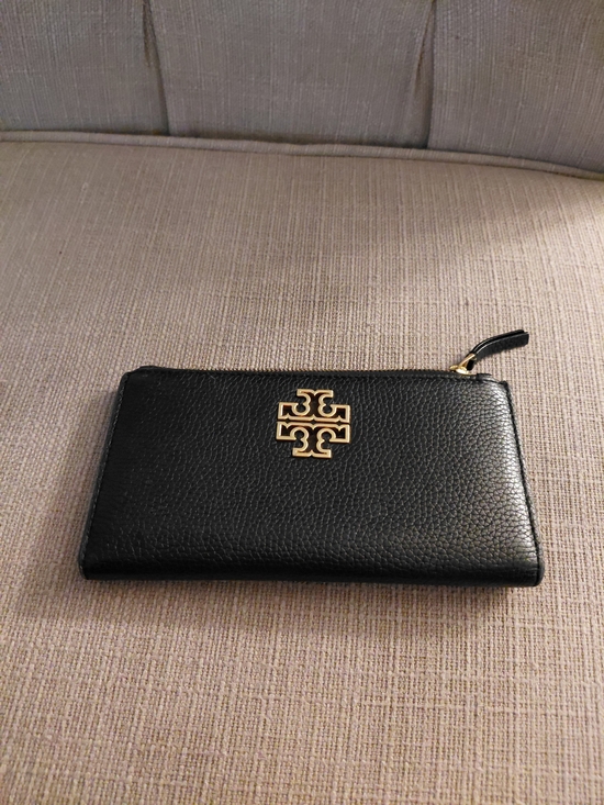 Tory Burch Other - Tory Burch Black Leather Zip Wallet - Gold Logo
